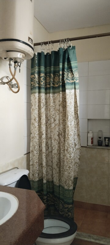Bathroom in 2.5 BHK Builder Floor at Unitech South City II, Sector 50 – for Rent