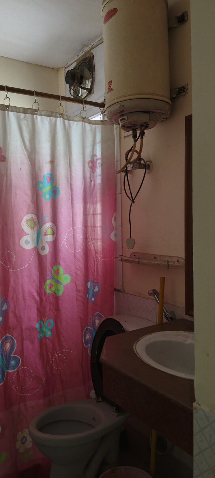Bathroom, unitech-south-city-ii 2.5 Bedroom 1450 Sq.Ft. Independent House In Sector 50 Gurgaon 9113503