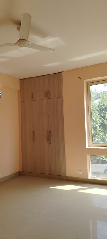 Room in 3 BHK Independent House at Unitech Woodstock Floors, Sector 50 – for Rent