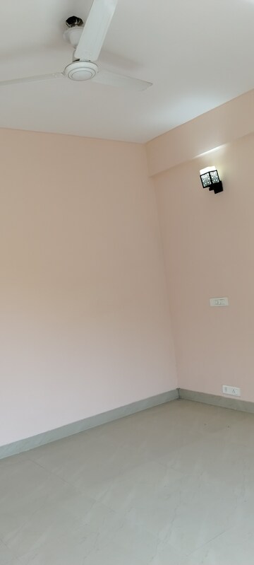 Room in 3 BHK Independent House at Unitech Woodstock Floors, Sector 50 – for Rent