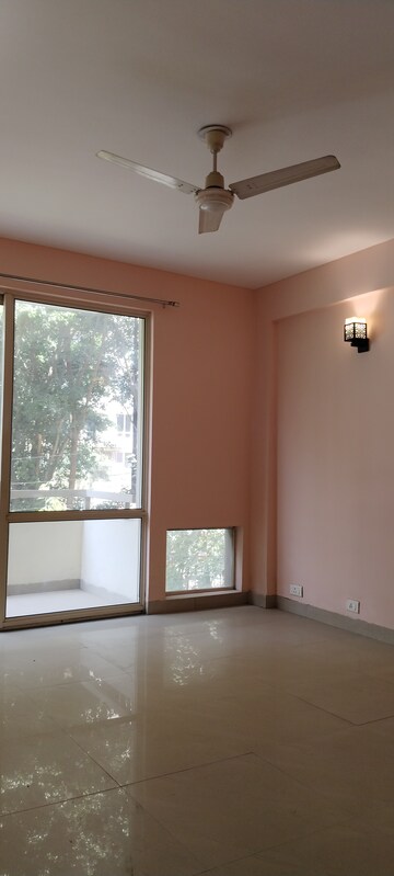 Room in 3 BHK Independent House at Unitech Woodstock Floors, Sector 50 – for Rent