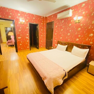 Bedroom in 2 BHK Builder Floor at DLF City Phase IV, Sector 27 – for Rent