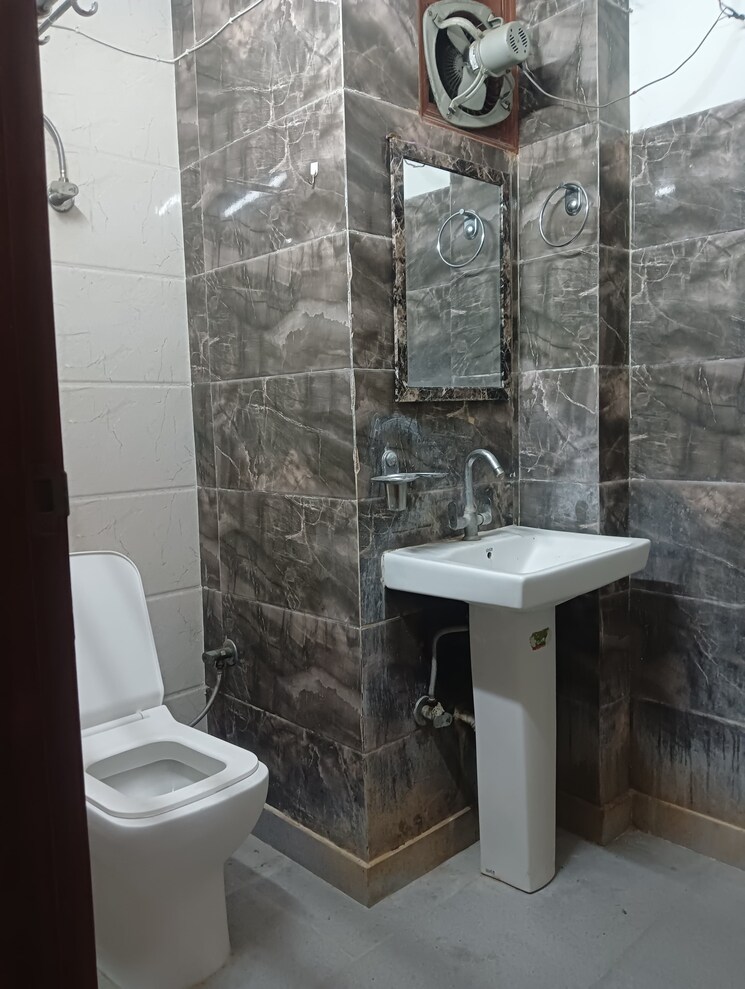 Bathroom, govindpuri 2 Bedroom 600 Sq.Ft. Builder Floor In Govindpuri Delhi 9113582