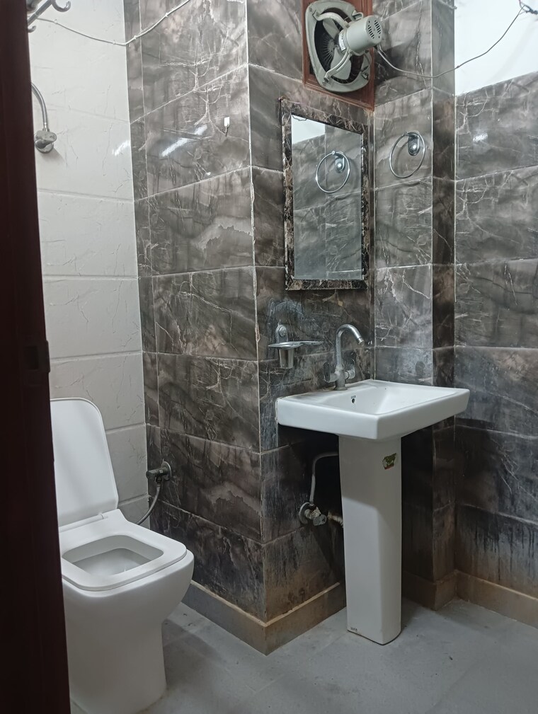 Bathroom, govindpuri 2 Bedroom 600 Sq.Ft. Builder Floor In Govindpuri Delhi 9113582