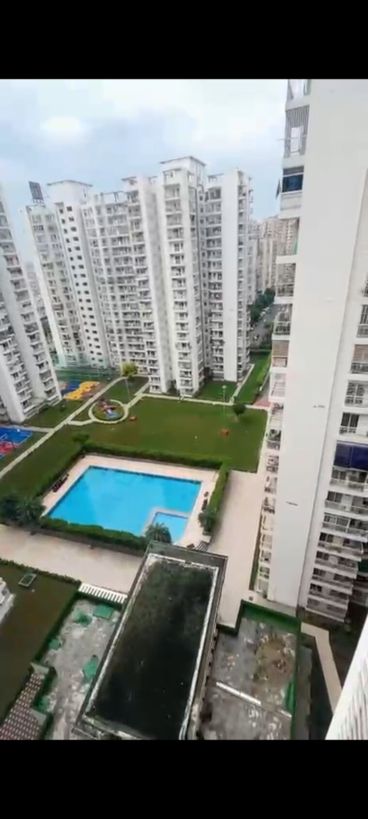 Garden, vvip-homes 2.5 Bedroom 1230 Sq.Ft. Apartment In Gaur City 2 Greater Noida 9113621