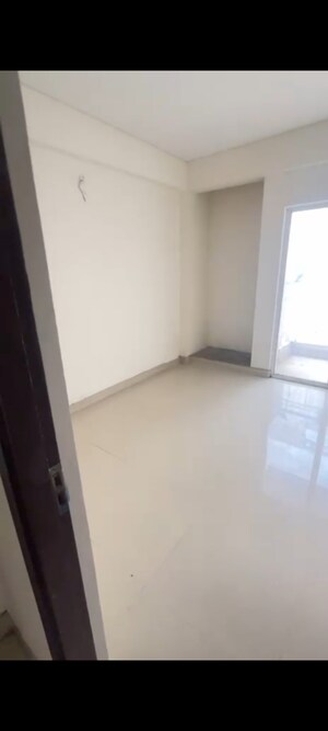 Room in 2.5 BHK Apartment at VVIP Homes, Gaur City 2 – for Sale