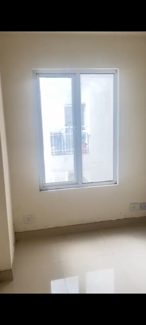 Room in 2.5 BHK Apartment at VVIP Homes, Gaur City 2 – for Sale