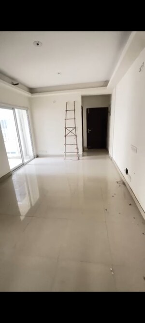 Room in 2.5 BHK Apartment at VVIP Homes, Gaur City 2 – for Sale