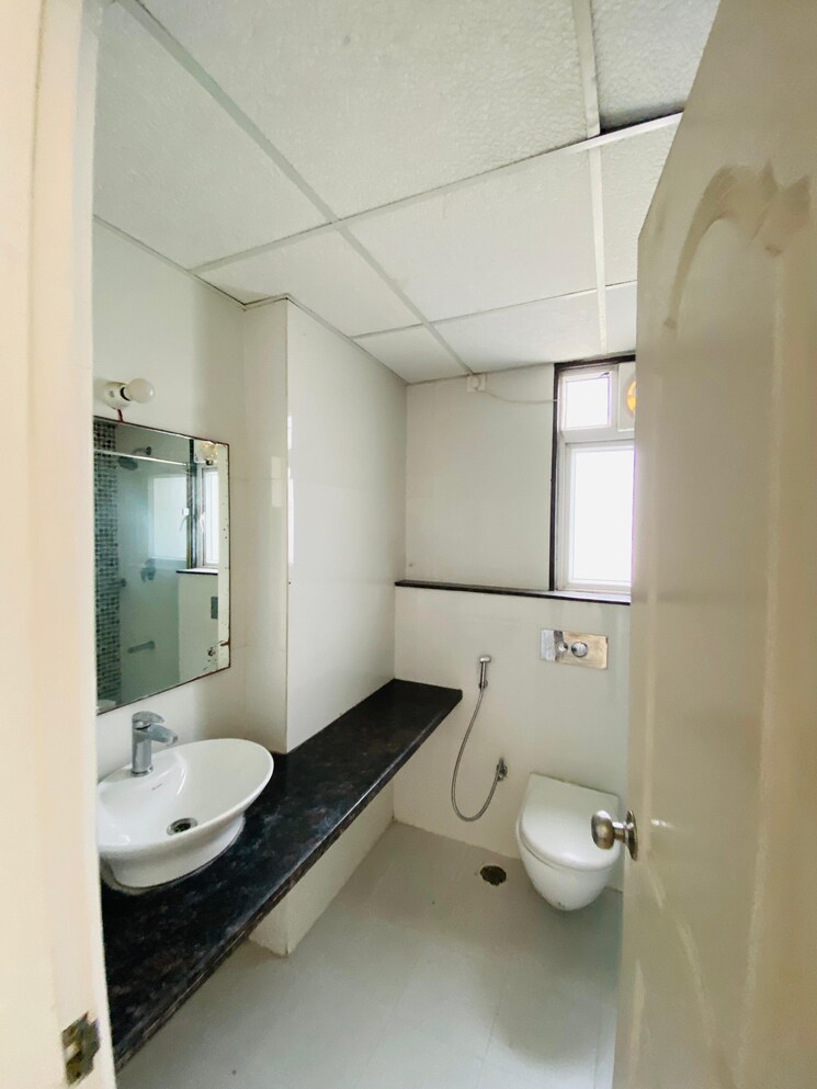 Bathroom, chandra-panorama 3 Bedroom 1950 Sq.Ft. Apartment In Sushant Golf City Lucknow 9113624