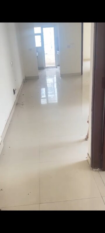 Room in 2.5 BHK Apartment at VVIP Homes, Gaur City 2 – for Sale