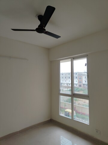 Room in 2 BHK Apartment at Signature Global Prime, Sector 63a – for Rent