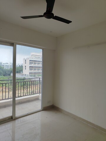 Room in 2 BHK Apartment at Signature Global Prime, Sector 63a – for Rent