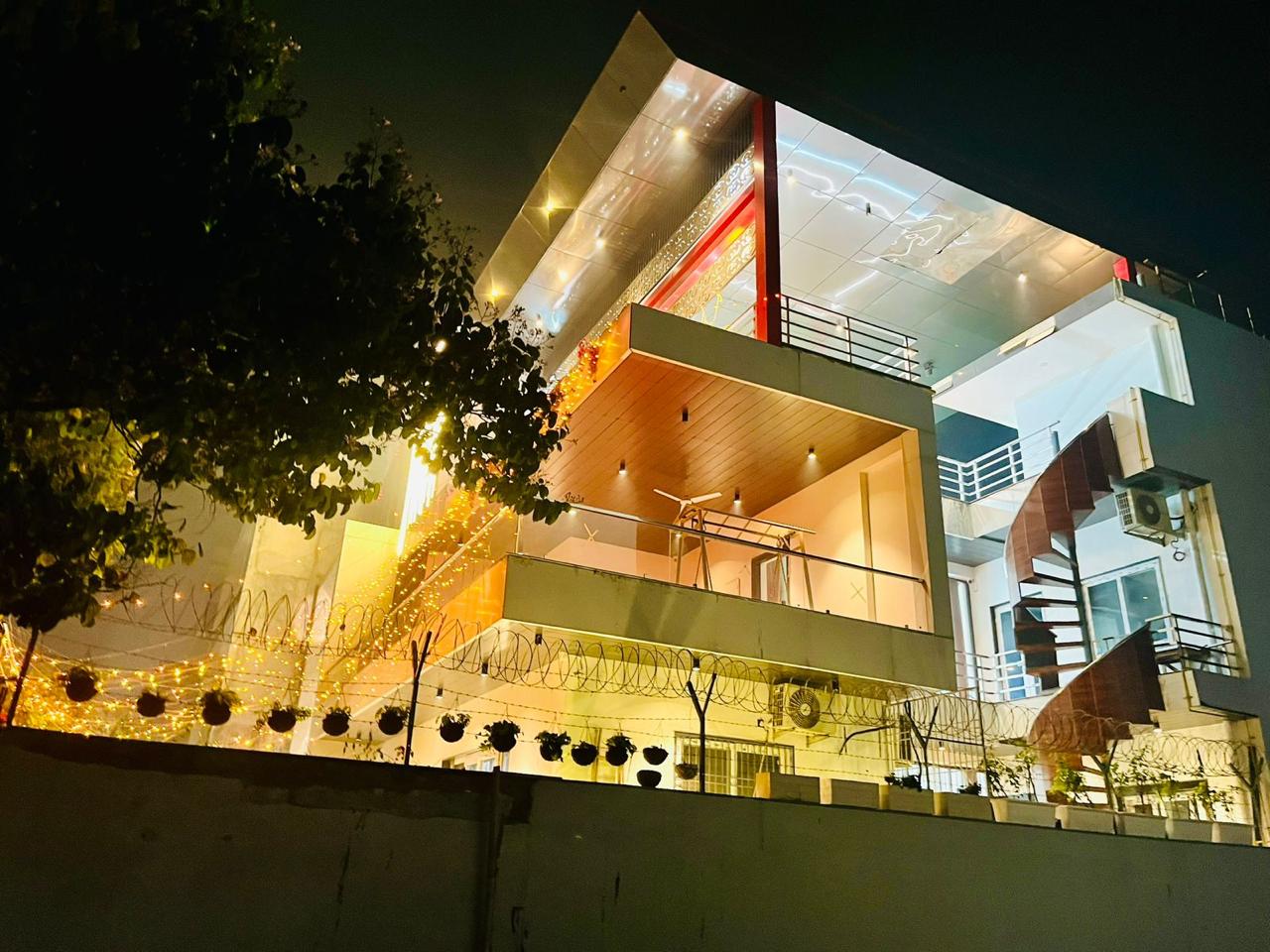 6 BHK + Servant Room,Study Room Independent House For Rent in Sector 130