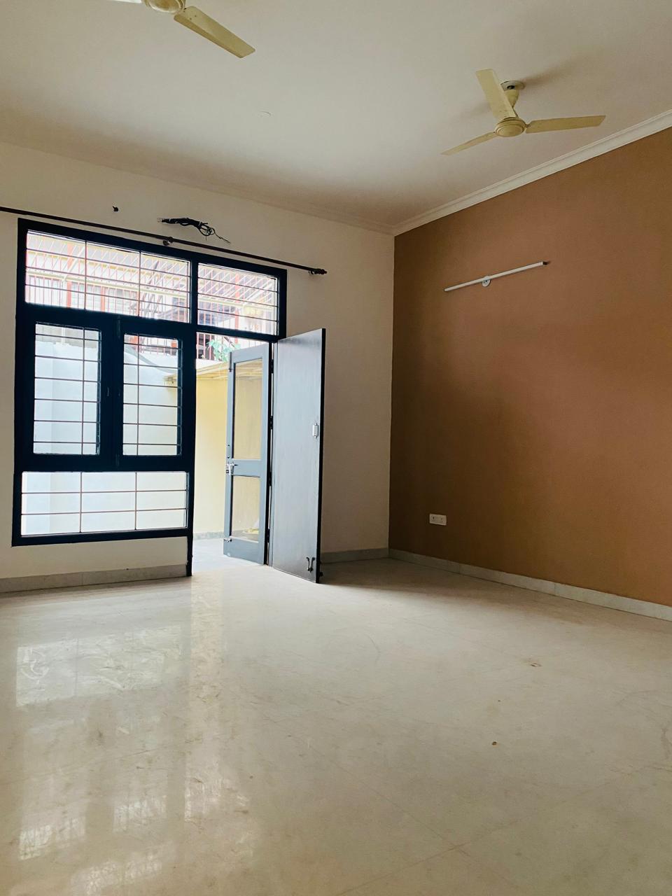 3 BHK Builder Floor For Rent in RWA Apartments Sector 41