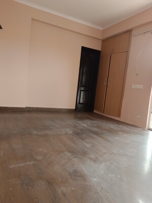 Room in 2.5 BHK Apartment at Saviour Park, Mohan Nagar – for Sale