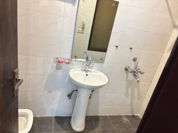 Bathroom in 5 BHK Apartment at Suncity Essel Tower, Sector 28 – for Sale