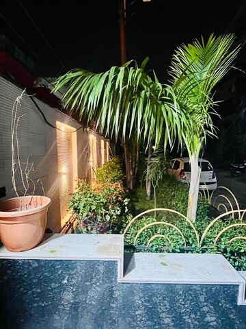 Balcony in 3 BHK Builder Floor at Tulip Mall, Sector 46 – for Rent