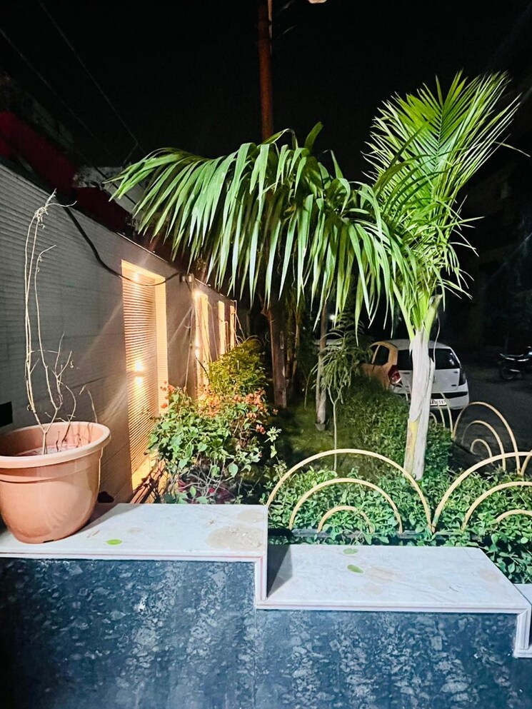 Balcony, tulip-mall 3 Bedroom 300 Sq.Mt. Builder Floor In Sector 46 Noida 9113788