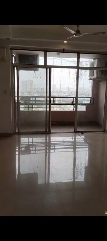 Room in 3 BHK Apartment at Raison Armor Homes, Indrapuram – for Sale