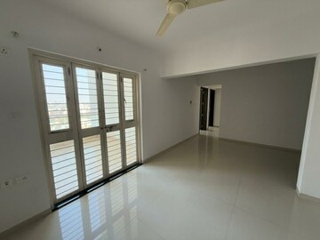 Room in 3 BHK Apartment at Jairaj Majestic Tower, Katraj – for Rent
