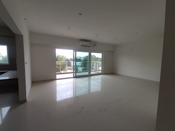 Room in 4 BHK Apartment at L&T Raintree Boulevard, Hebbal – for Sale