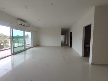 Room in 4 BHK Apartment at L&T Raintree Boulevard, Hebbal – for Sale