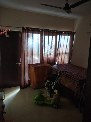 Room in 2 BHK Apartment at OP Floridaa, Sector 82 – for Rent