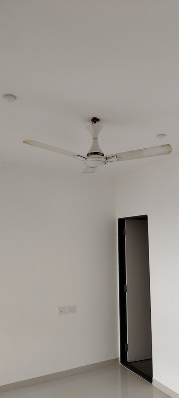 Room in 1 BHK Apartment at Chandak Nishchay Wing A, Borivali East – for Rent