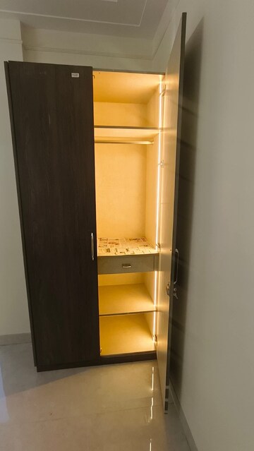 Furnished Amenities in 3 BHK Apartment at Ireo Victory Valley, Sector 67 – for Rent