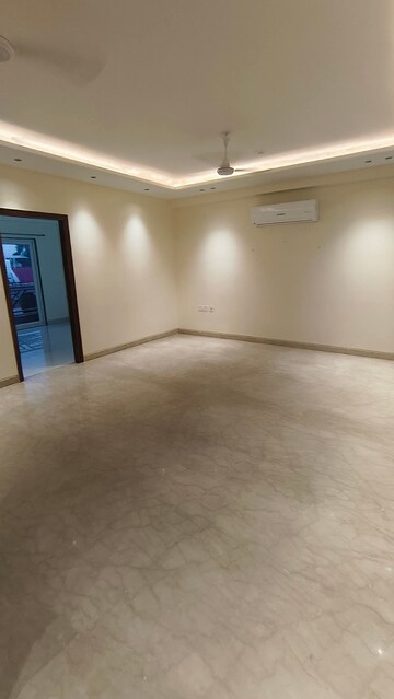 Room in 3 BHK Apartment at Ireo Victory Valley, Sector 67 – for Rent