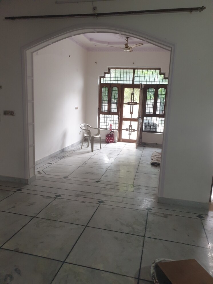 Room, sector 28 3 Bedroom 1850 Sq.Ft. Independent House In Sector 28 Faridabad 9114166