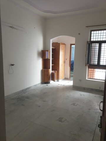 Room in 3 BHK Independent House at Sector 28 – for Rent