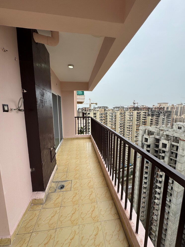 Balcony, crossing-republik 3 Bedroom 1700 Sq.Ft. Apartment In Crossing Republic Ghaziabad 9114177