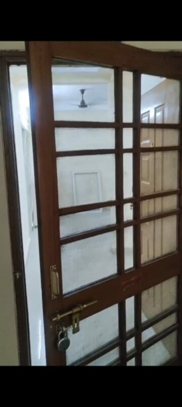 Room in 4 BHK Apartment at UPAVP Ganga Yamuna And Hindon Enclave, Pratap Vihar – for Rent