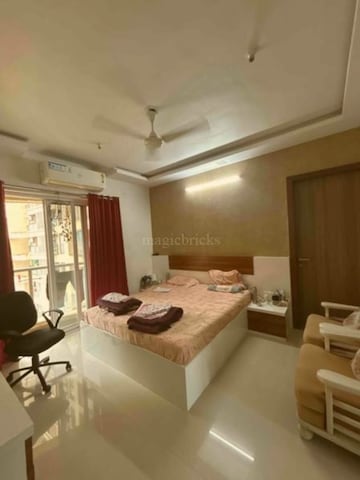 Room in 5 BHK Apartment at Dosti Group Imperia, Manpada – for Sale