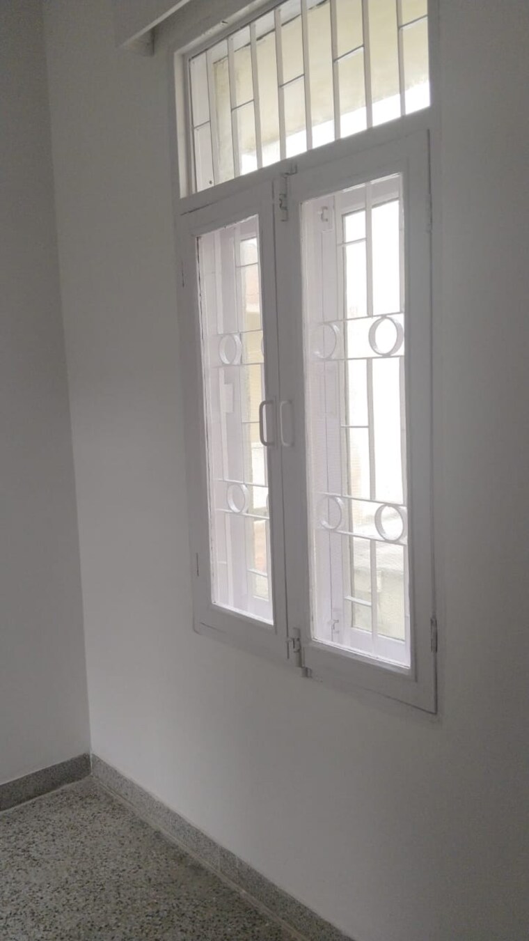 Room, arun-vihar-sector-37 3 Bedroom 1800 Sq.Ft. Apartment In Sector 37 Noida 9114214