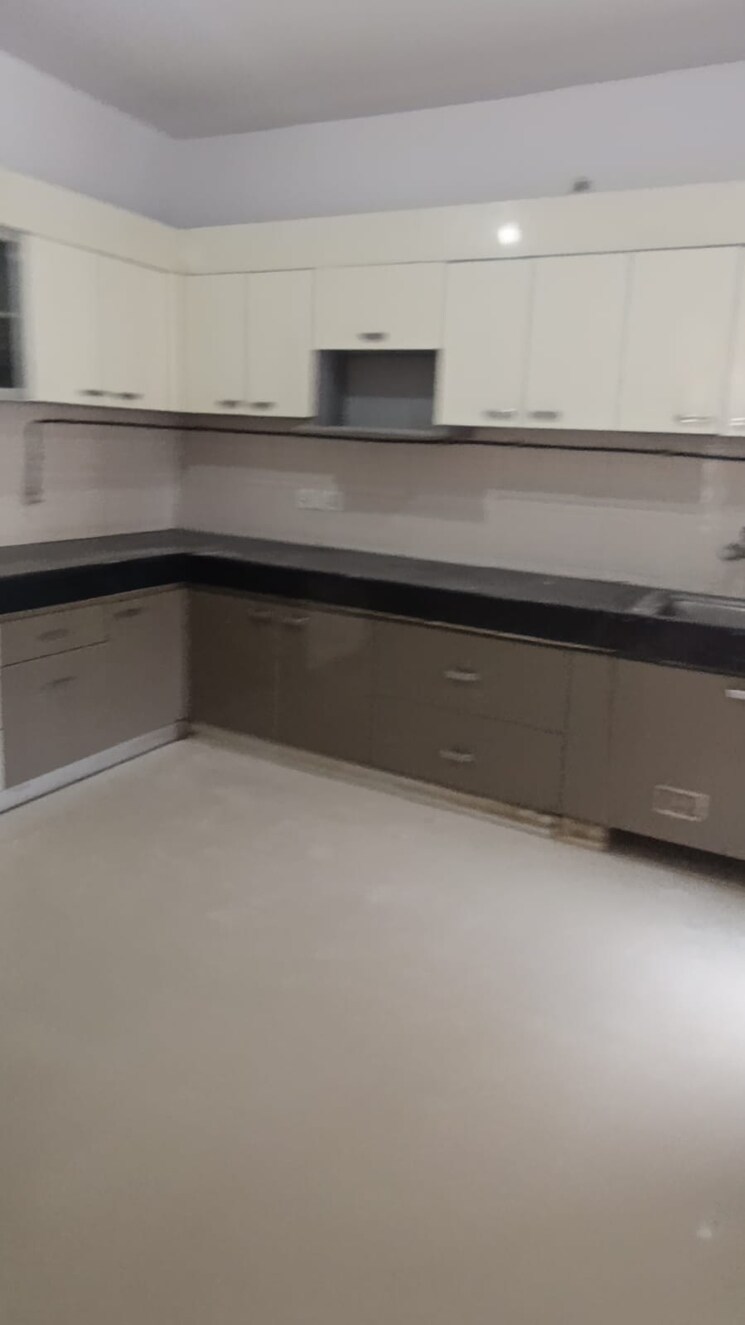 Kitchen, arun-vihar-sector-37 3 Bedroom 1800 Sq.Ft. Apartment In Sector 37 Noida 9114214