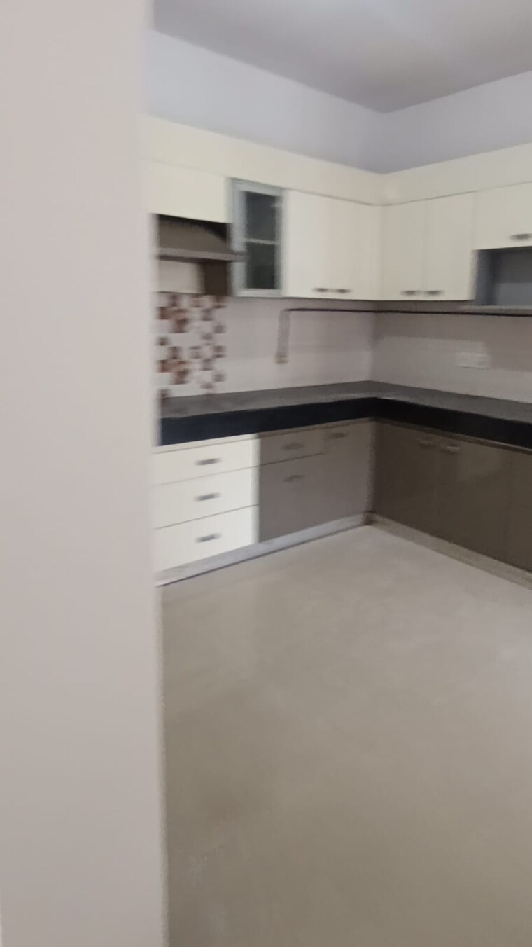Kitchen, arun-vihar-sector-37 3 Bedroom 1800 Sq.Ft. Apartment In Sector 37 Noida 9114214