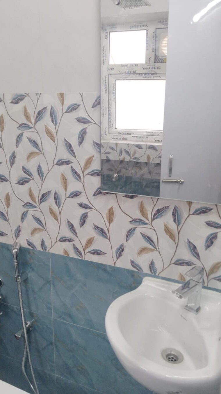 Bathroom, arun-vihar-sector-37 3 Bedroom 1800 Sq.Ft. Apartment In Sector 37 Noida 9114214