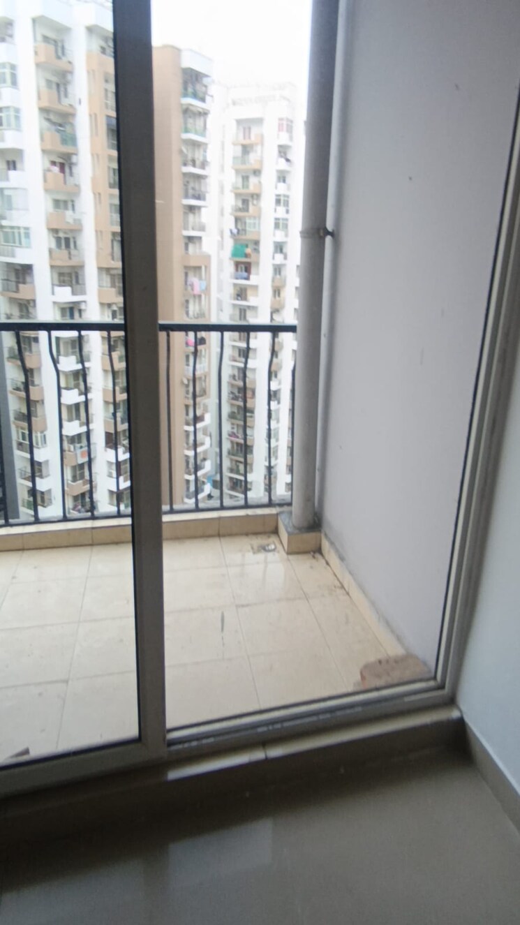 Exterior View, arun-vihar-sector-37 3 Bedroom 1800 Sq.Ft. Apartment In Sector 37 Noida 9114214