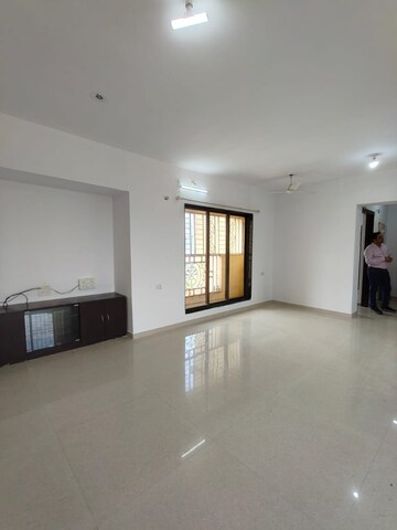 Room in 3 BHK Apartment at Cosmos Jewels, Ghodbunder Road – for Rent