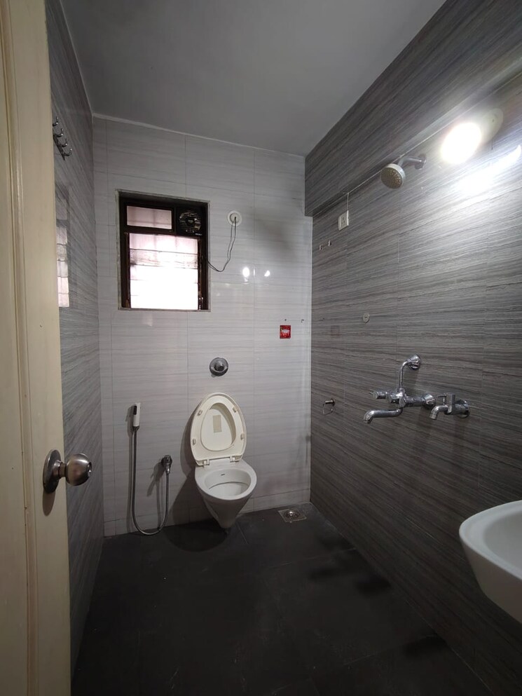 Bathroom, cosmos-jewels 3 Bedroom 960 Sq.Ft. Apartment In Ghodbunder Road Thane 9114254