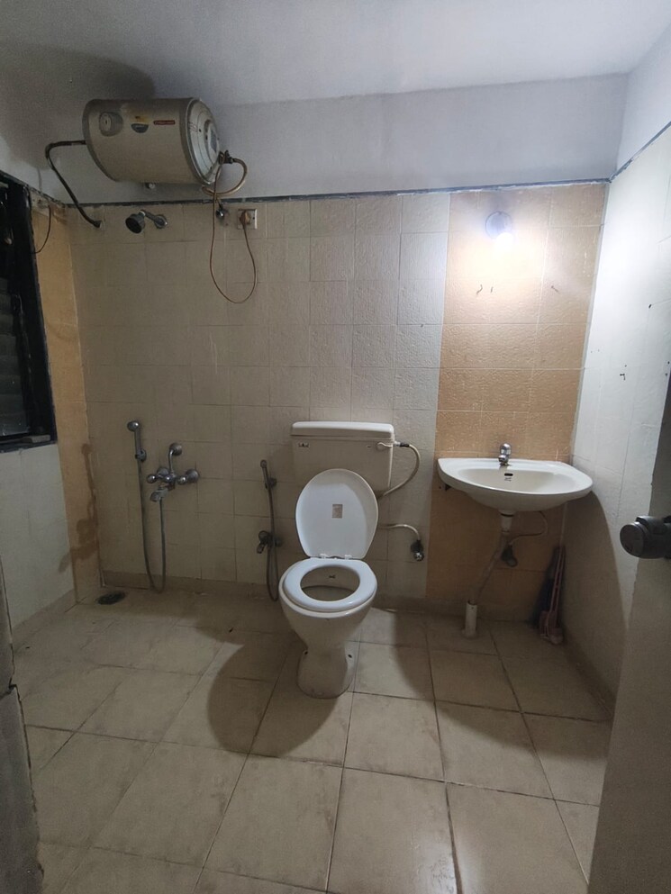 Bathroom, bu-bhandari-acolade 3 Bedroom 1628 Sq.Ft. Apartment In Kharadi Pune 9076259