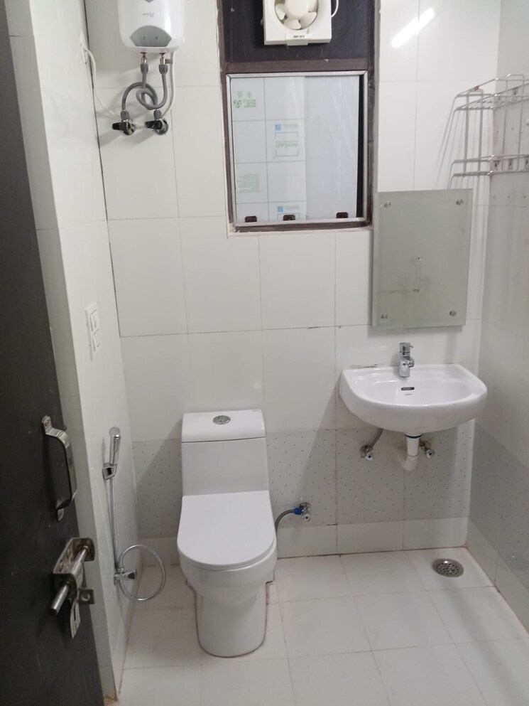 Bathroom, rwa-apartments 3 Bedroom 1800 Sq.Ft. Builder Floor In Sector 31 Noida 9114300