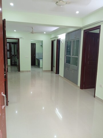 Room in 3 BHK Builder Floor at RWA Apartments, Sector 31 – for Rent
