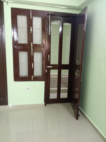Room in 3 BHK Builder Floor at RWA Apartments, Sector 31 – for Rent