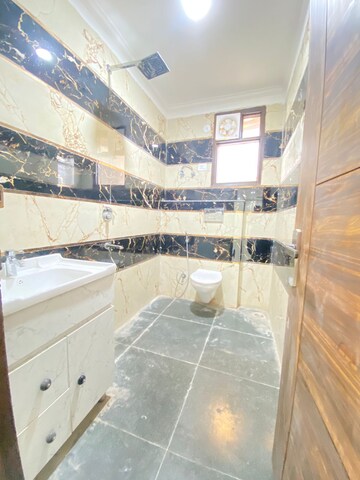 Team Area in 2 BHK Builder Floor at Sultanpur – for Sale