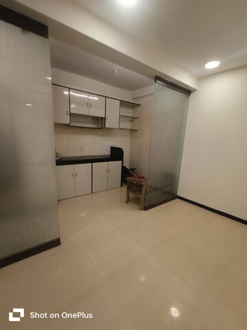 Furnished Amenities in 1 BHK Apartment at Bandra West – for Rent