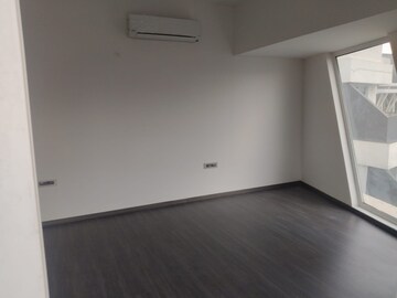 Room in 4 BHK Apartment at Naiknavare Eminence Saga, Viman Nagar – for Rent