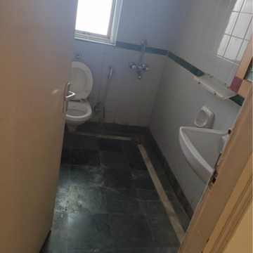 Bathroom in 2 BHK Apartment at DLF Regency Park I, Dlf Phase iv – for Rent